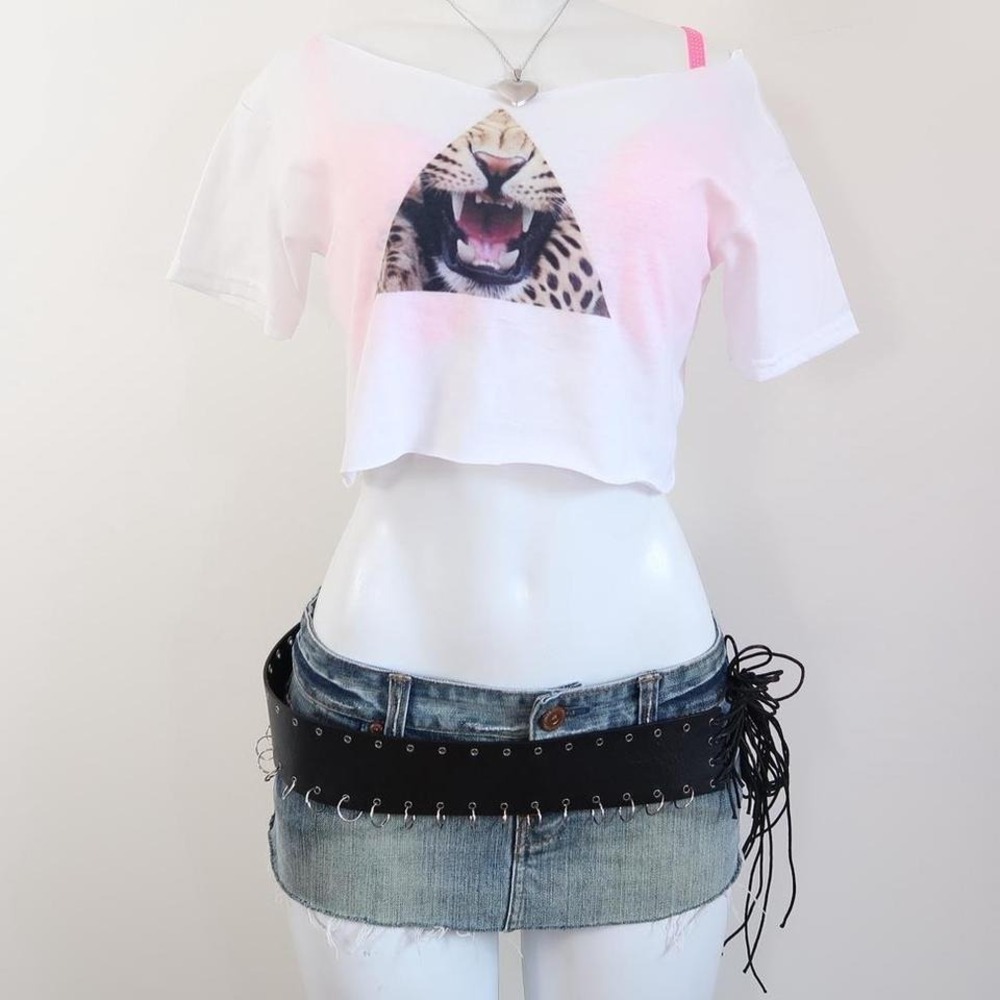 y2k tiger graphic off shoulder cropped tee indie sleaze